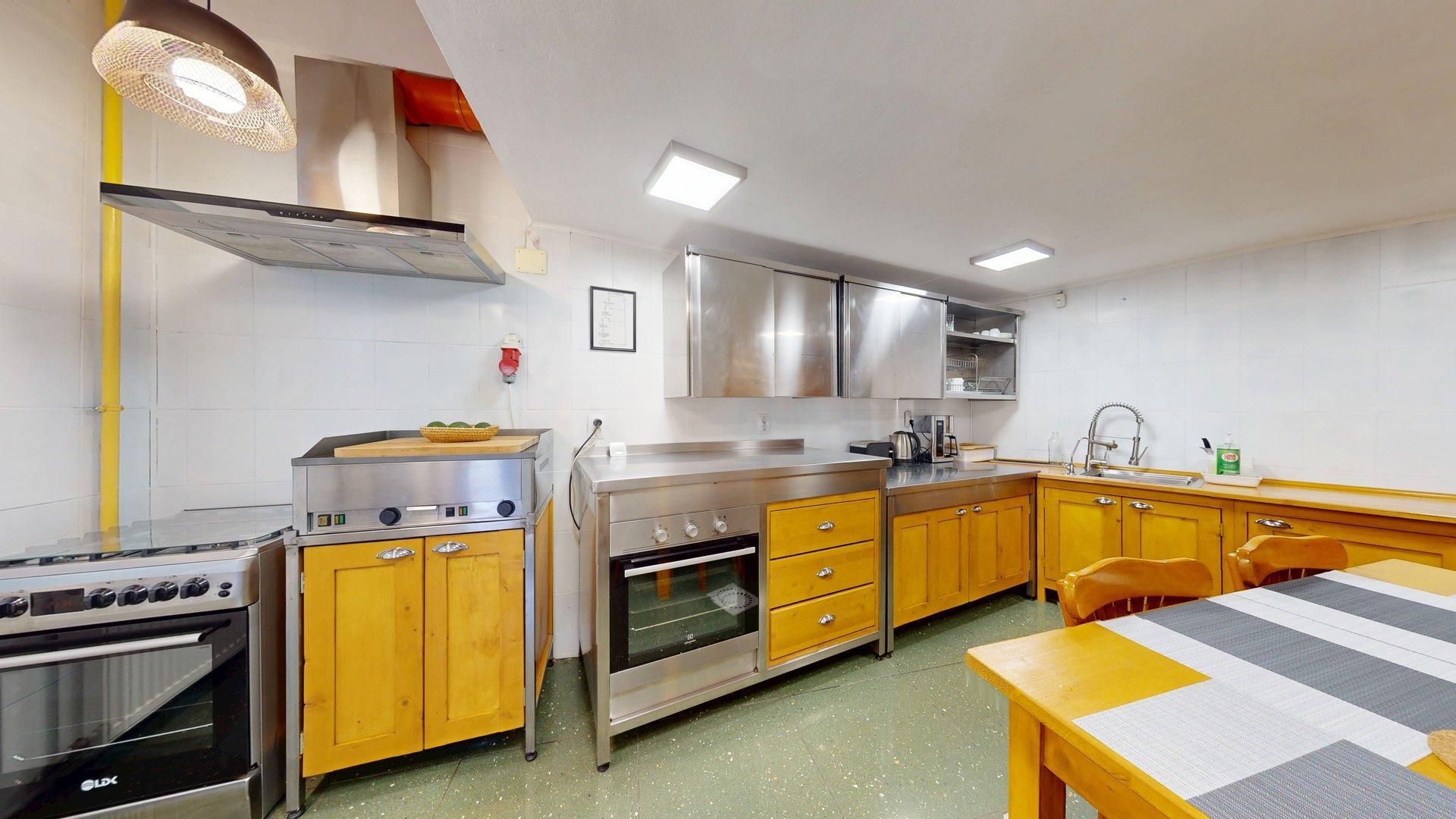 Casă cu șarm istoric lângă Cișmigiu – 6 camere, atrium natural, cramă - Poză 32