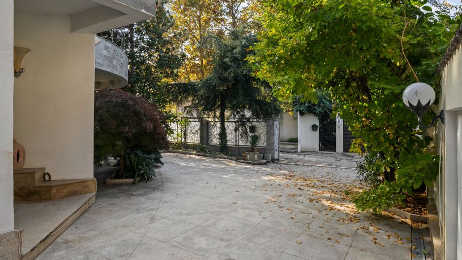VILA ELEGANTA 5 CAMERE CU CURTE SI TERASA || EROU IANCU NICOLAE- PIPERA - Poză 34