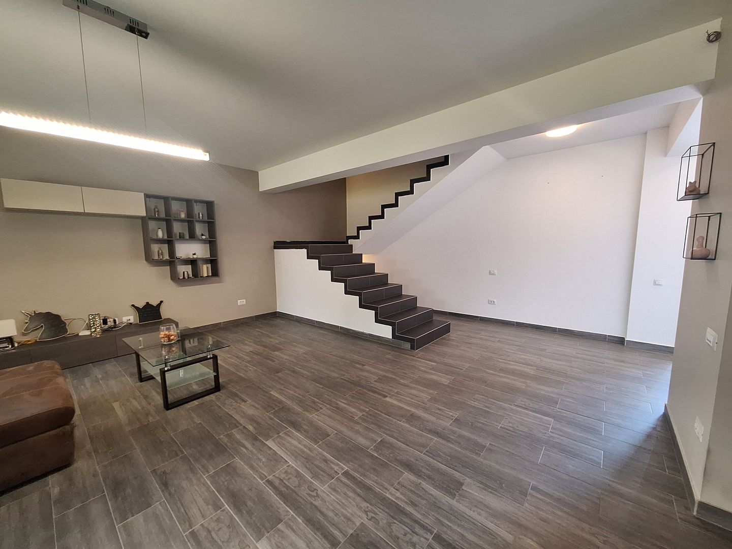 Duplex 4 cam 3 bai parcare&curte Prelungirea Ghence str. Maracineni - Poză 12