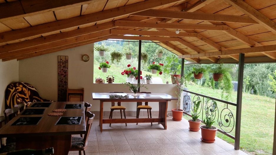Casa si teren potential turistic Slatioara-Suceava - Poză 4