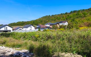 Corunca - 650 mp cu PUZ - zona superba si linistita - Poză 1