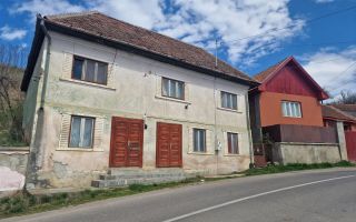 Casa traditional saseasca, in pitoareasca asezare Arini, Brasov - Poză 2