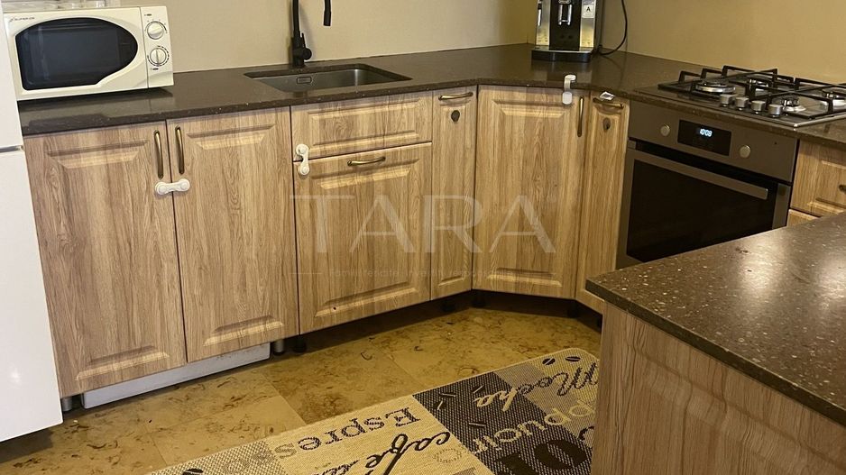 Apartament 2 camere, mobilat, parcare subterană, finisaje noi. - Poză 1