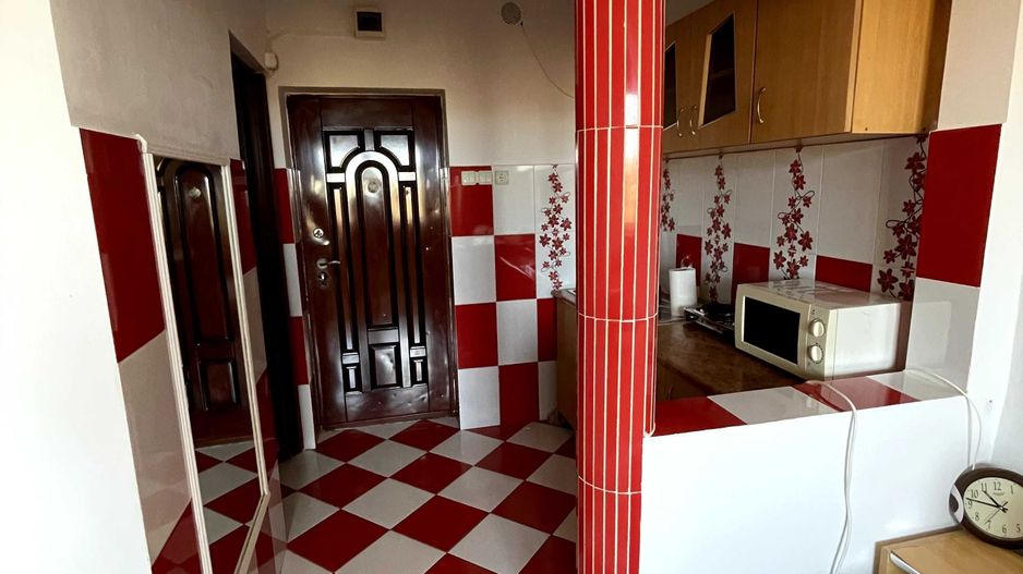 BRASADAS vinde garsonieră renovată, utilată in Micro 15. - Poză 3