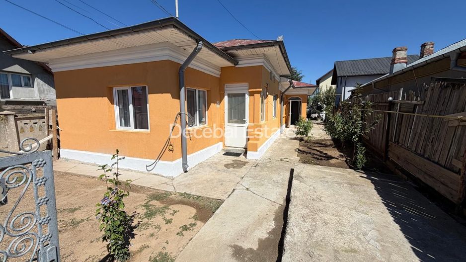 Casa berceni 105 mp utili mobilat , centru curte 425mp  gaze asfalt - Poză 2