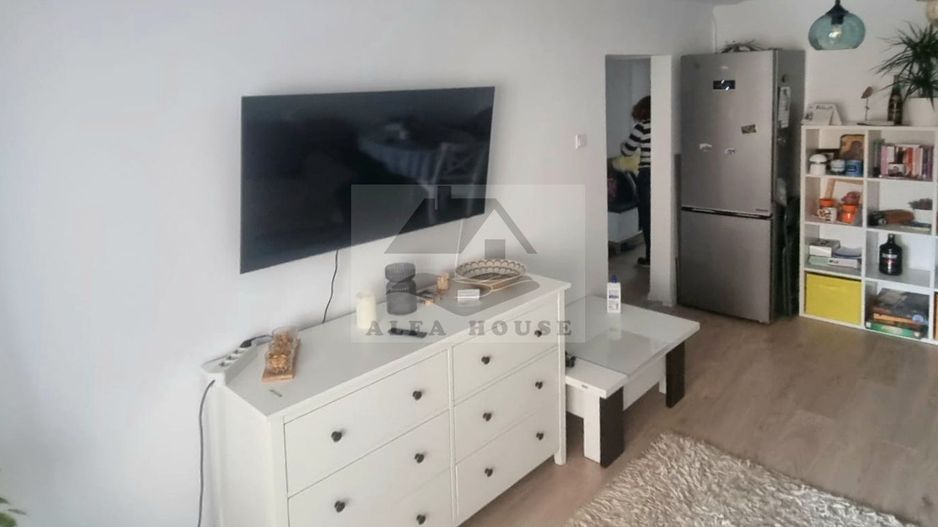 Apartament cu trei camere, zona Astra 63 mp, Renovat 2025 - Poză 3