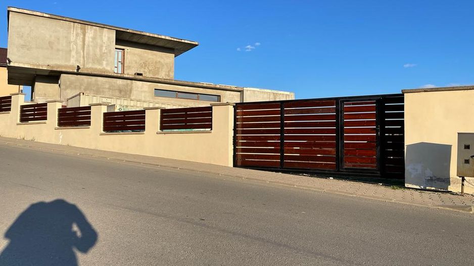 Casa cu 4 Apartamente - Poză 4
