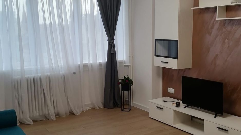 2 camere cu Parcare in Piata Mihai Viteazu - Poză 1