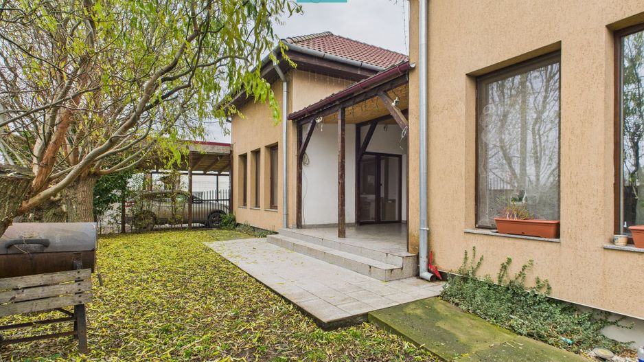 Casă individuală spațioasă, la 10 km de Timișoara - Poză 2