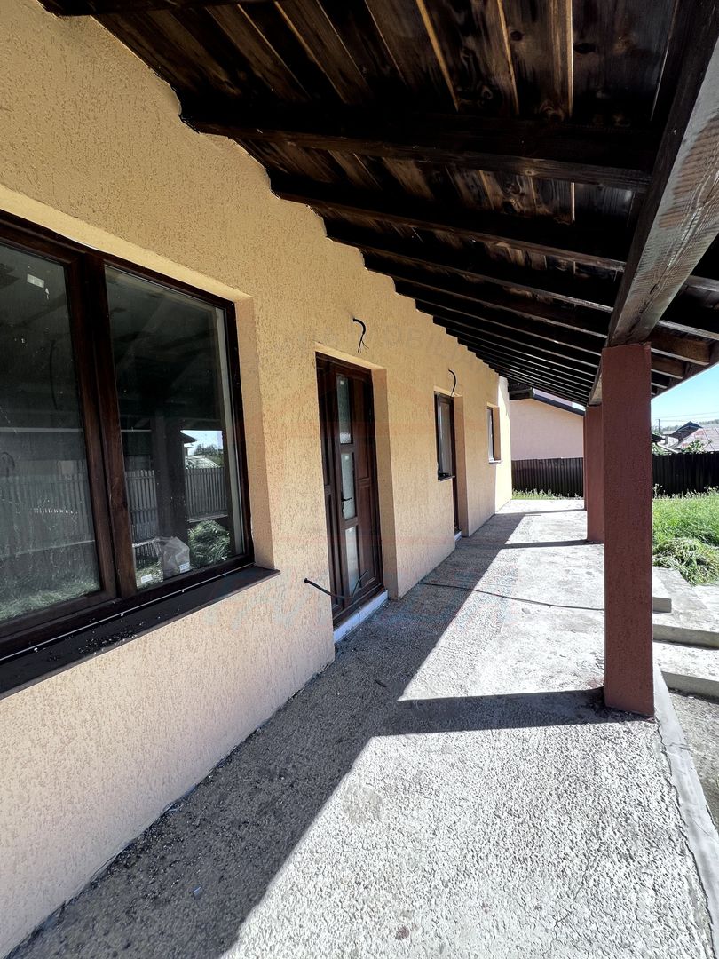 Vanzare casa P+M in Sendreni( in spatele Primariei), pret 99 000 euro - Poză 4