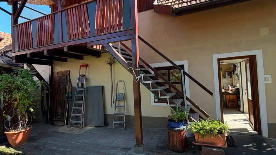2 case dintre care una cu garaj in Baile 1 Mai - Poză 2