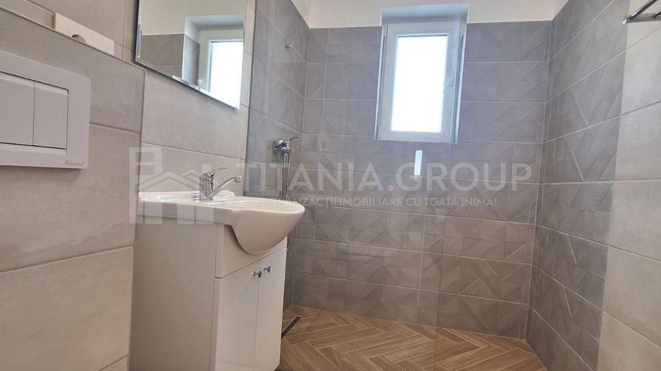 Apartament 3 camere,2 bai+parcare, lux Rasnov - Poză 11