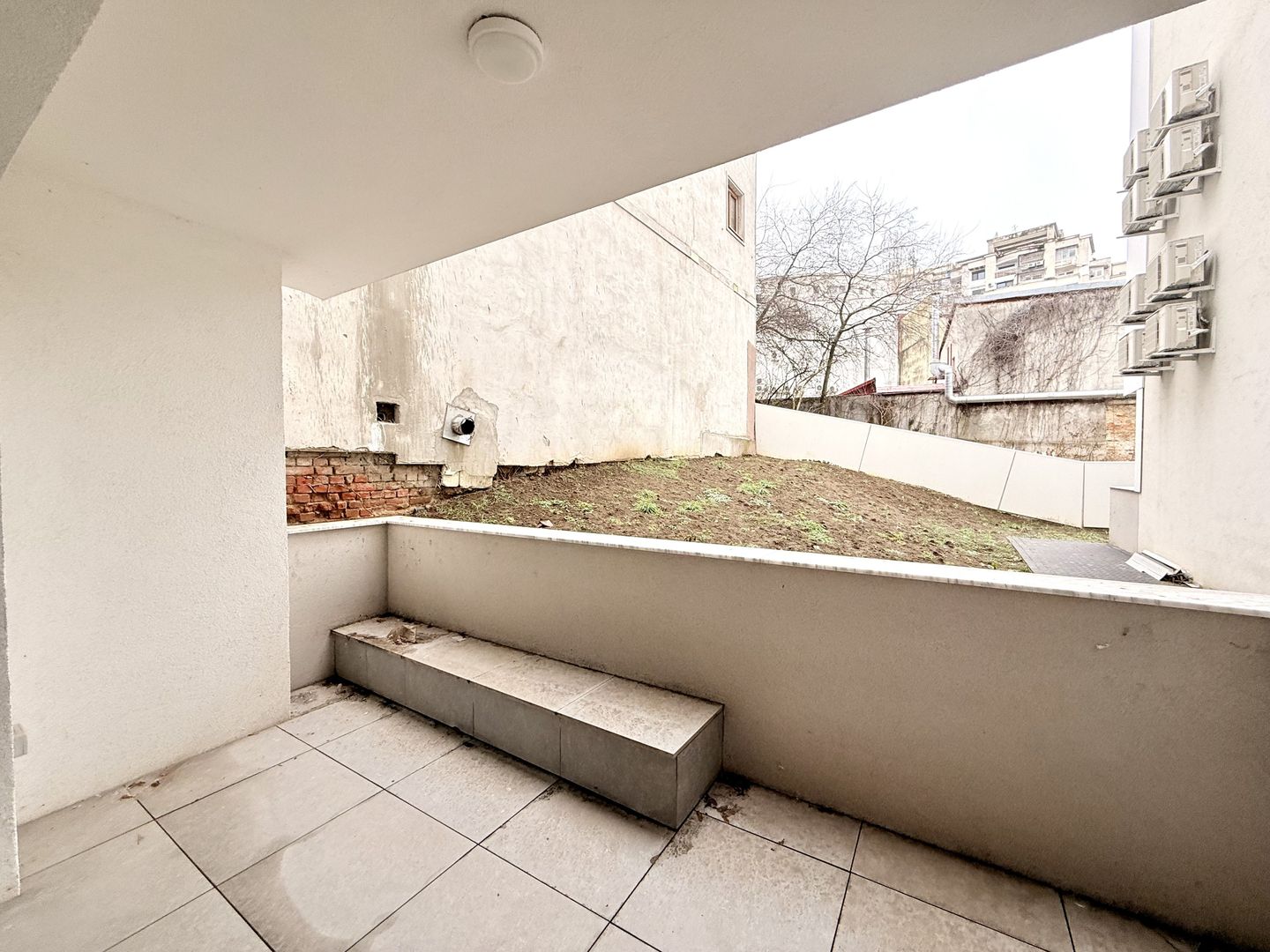 Tribunal Bulevardul Unirii 2 camere 147 mp 60 utili terasa 6 mp curte 81 mp 2025 - Poză 9