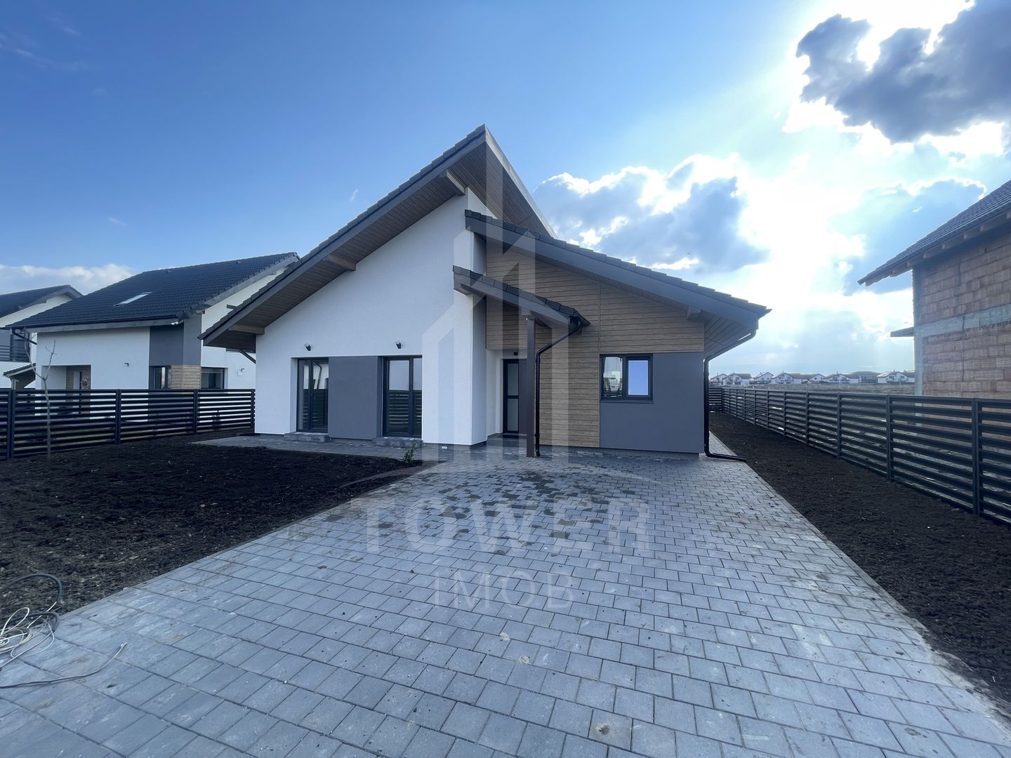 Casă pe un singur nivel INDEPENDENTĂ ENERGETIC - Cartier NOU - Poză 7