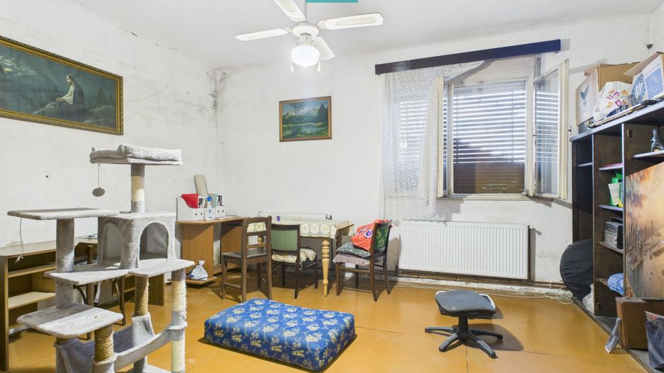 Casă cu 8 camere de renovat în Pârneava - Poză 4