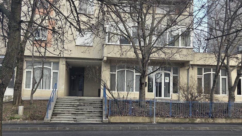 Apartament 2 camere decomandat-zona Spitalul Judetean-139.500 euro neg - Poză 2