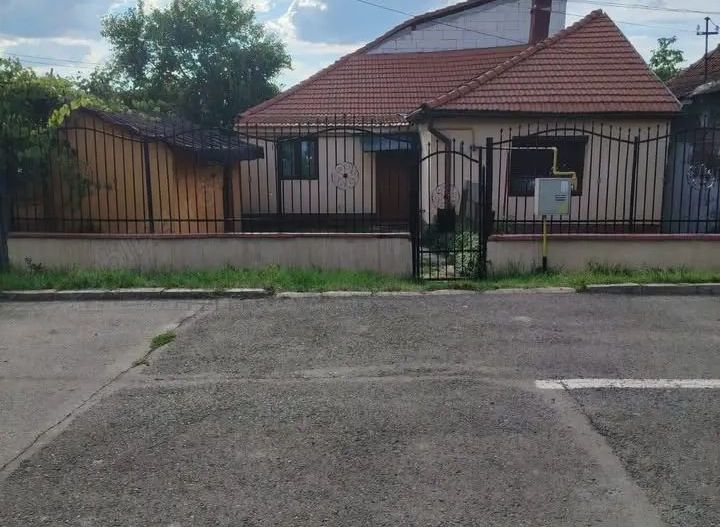 Vând Casă Str. Danton - Poză 1