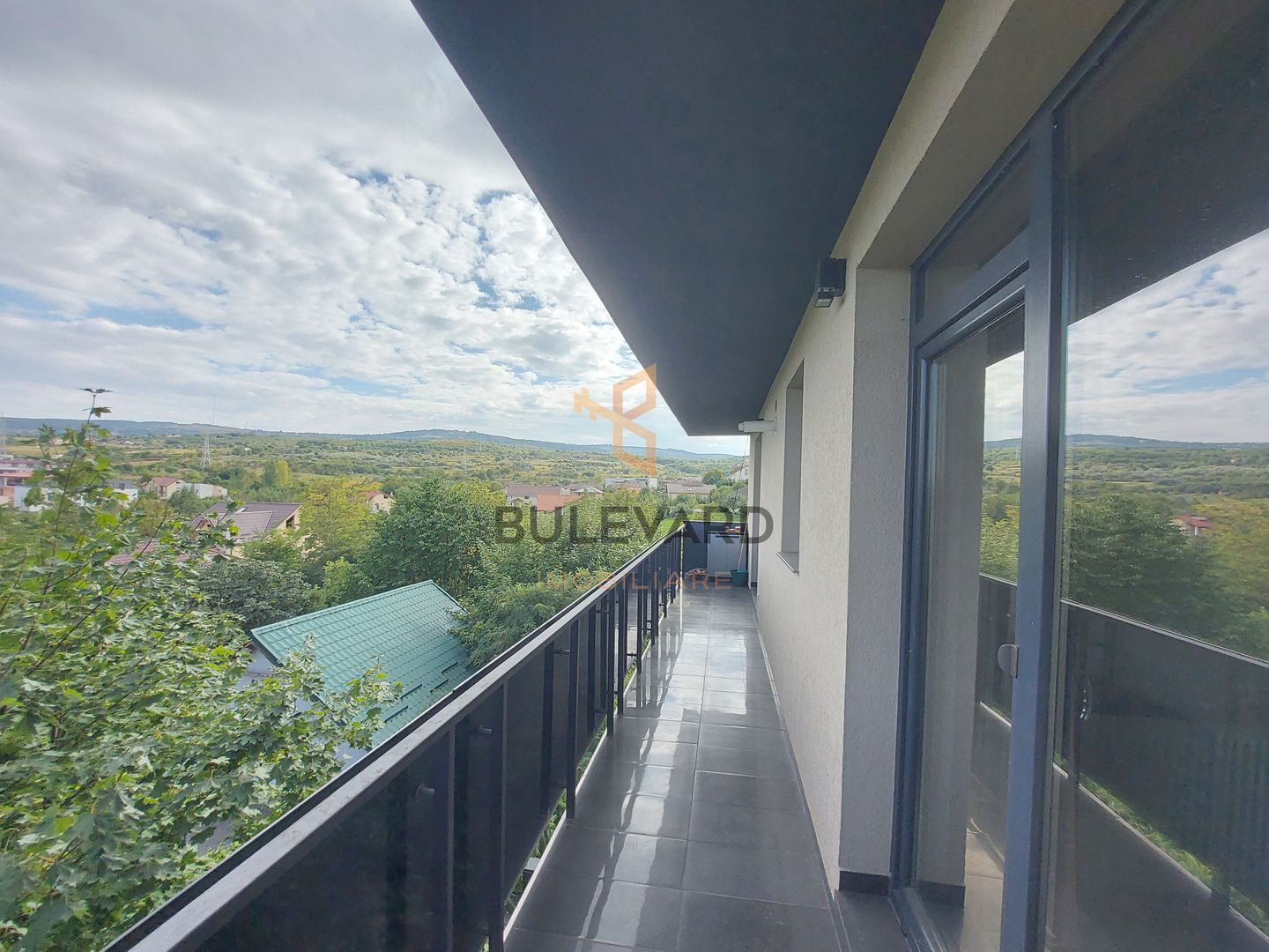 Apartament cu 2 camere decomandate+parcare subterana! - Poză 1