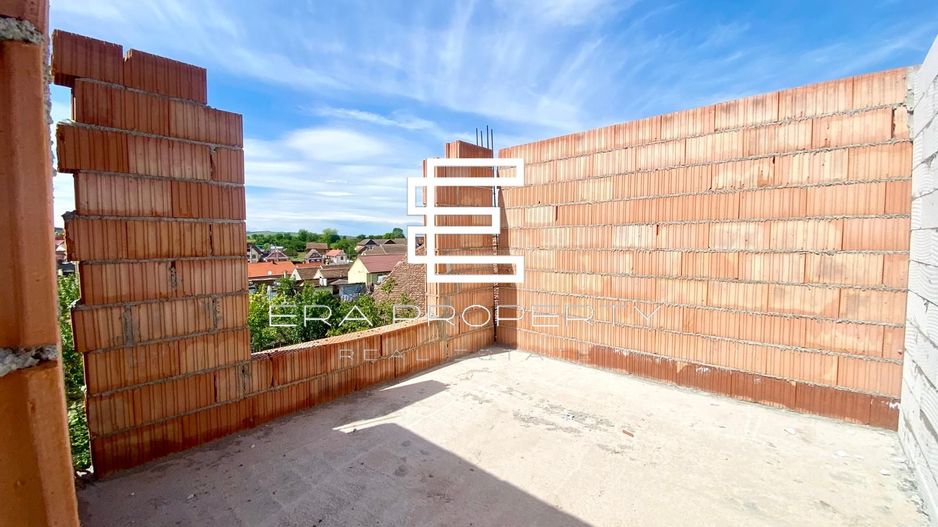 Duplex 4 Camere teren 300 mp  -Locație Centrală, Sura Mică - Poză 1
