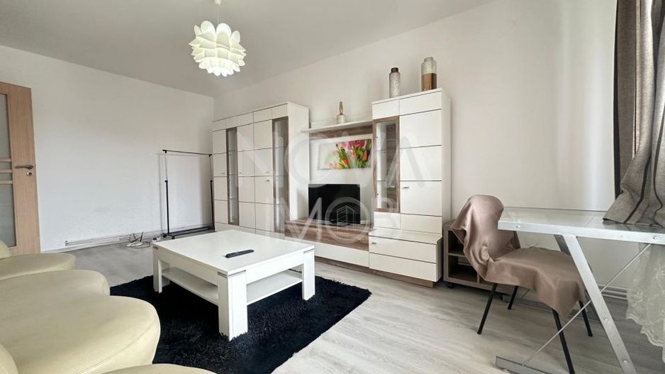 Apartament 3 camere, decomandat - Central - Poză 2