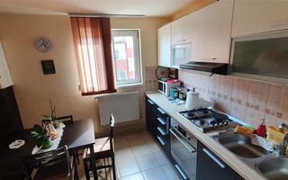 Apartament 3 camere, etaj intermediar, Cetate - Poză 2