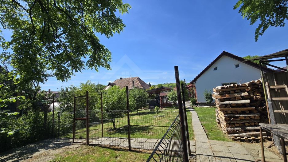 Casa in Livezeni , 140  mp utili , in centrul localitatii . - Poză 2