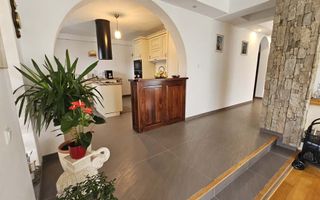 Casă deosebită, cu 5 camere, cu teren de 1132 mp – Cisnădioara - Poză 4