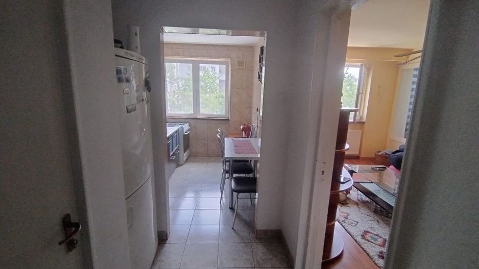 Vand apartament 2 camere - Poză 3