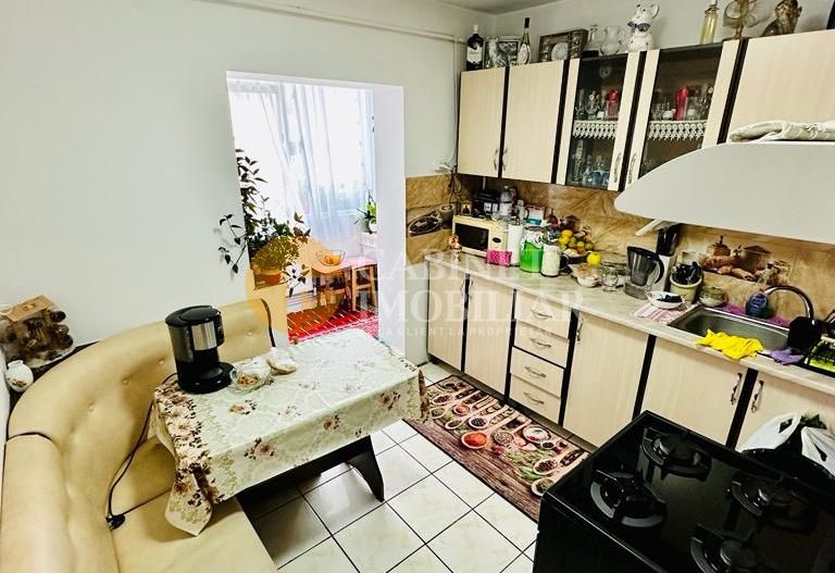Apartament cu 3 Camere decomandat - Zona Rond Vechi - Bloc 1984 - Poză 2