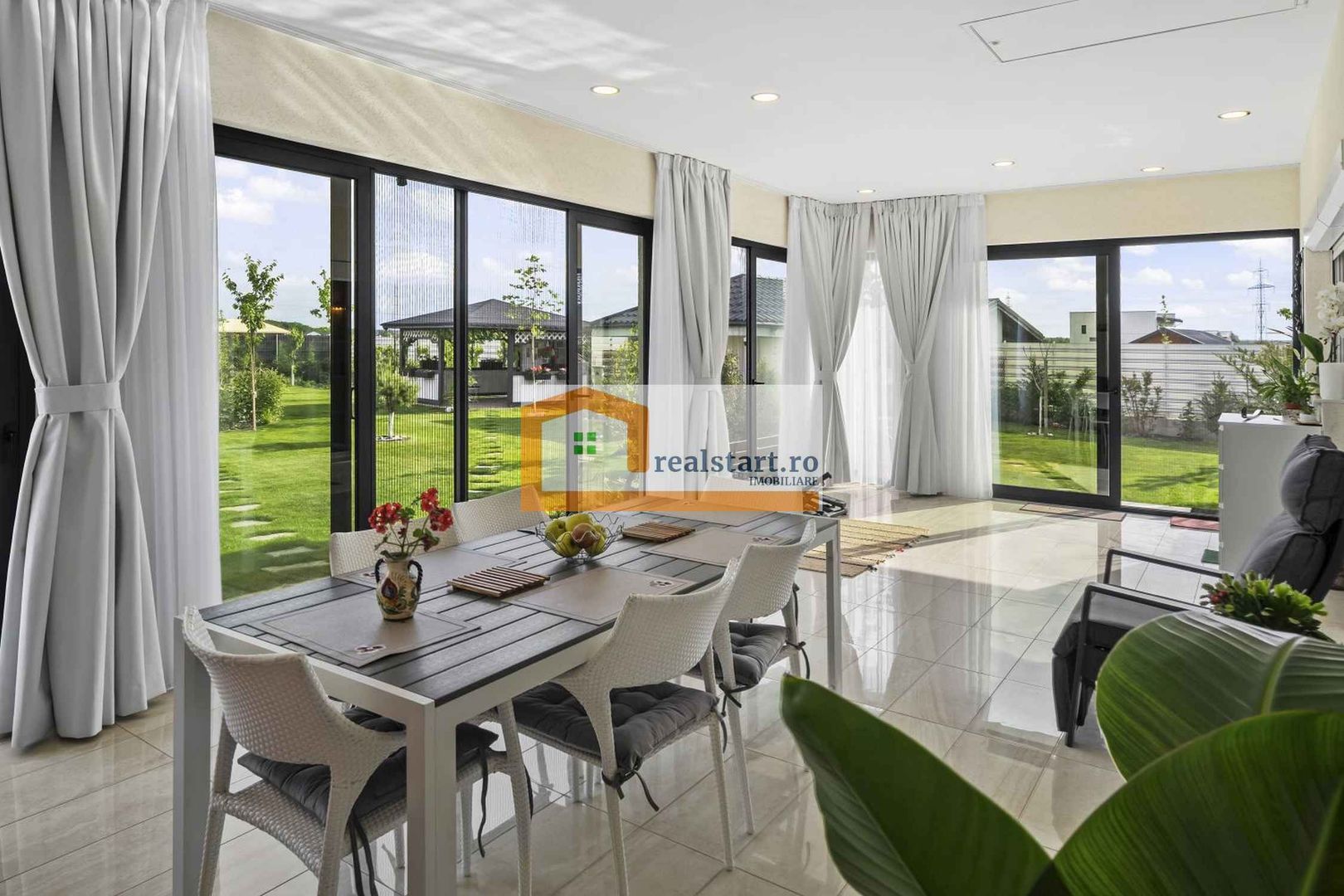Langa Padure, Vila P+Pod , 1500mp teren,  terasa 40mp,  complex securizat - Poză 2