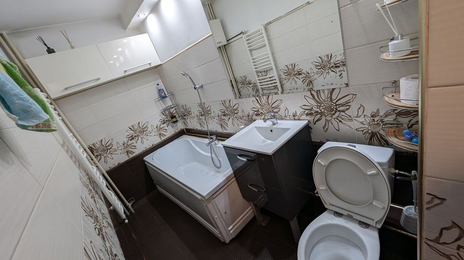 Mihai Bravu, Vatra Luminoasa, Piata Muncii - Poză 12