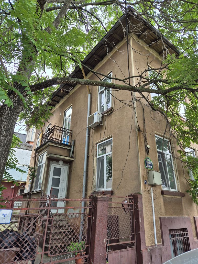 Casa 180 mp - parcul Carol - str. Lamaitei - Poză 1