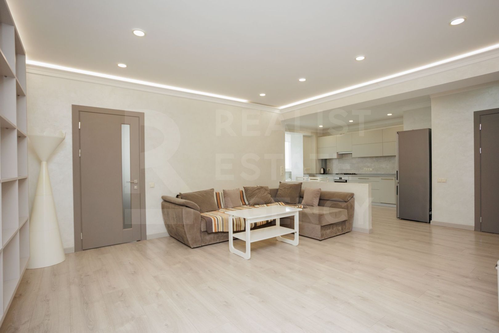 Spre vînzare apartament spațios, 2 dormitoare și living, sec. Botanica - Poză 5
