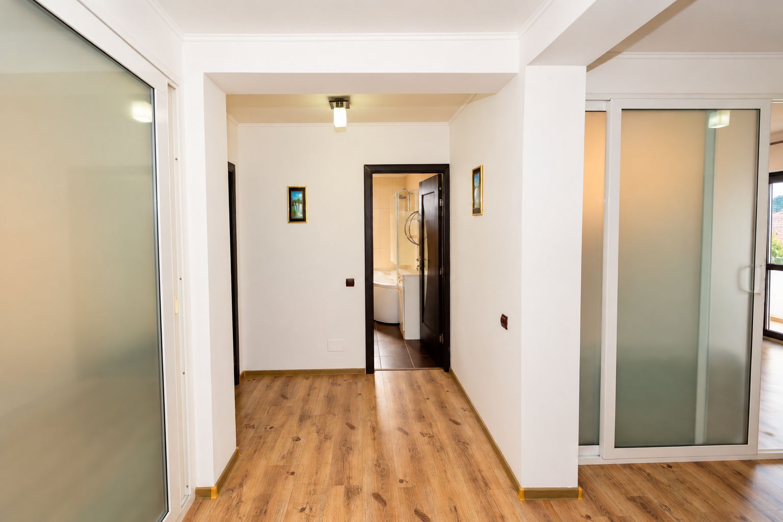 Apartament 2 camere de vanzare, 67mp mobilat, parcare, bloc cu 6 ap. - Poză 6