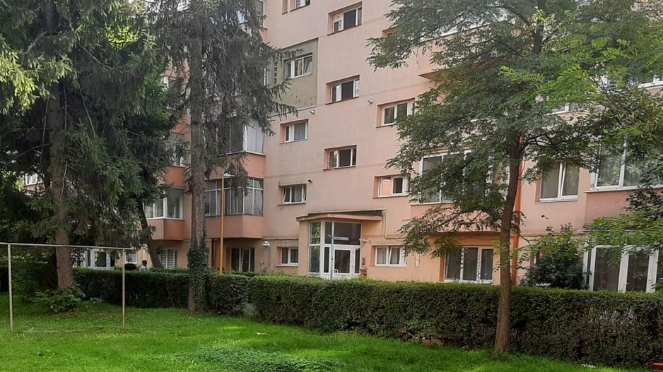 Apartament 2 camere 89000 EUR etaj intermediar foarte aproape de piata Astra - Poză 1