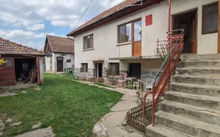 Casă cu 4 camere si teren zona Ciucului 120 m² - Poză 1