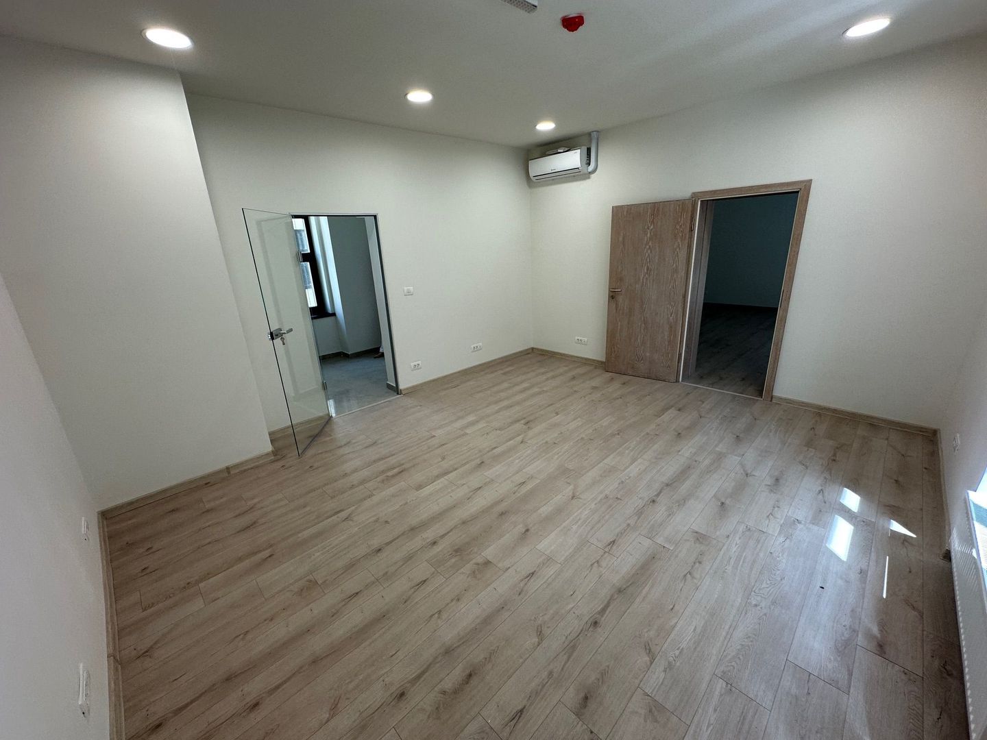 Saptii de birouri Ultracentral suprafețe de la 28 - 940 mp - Poză 47