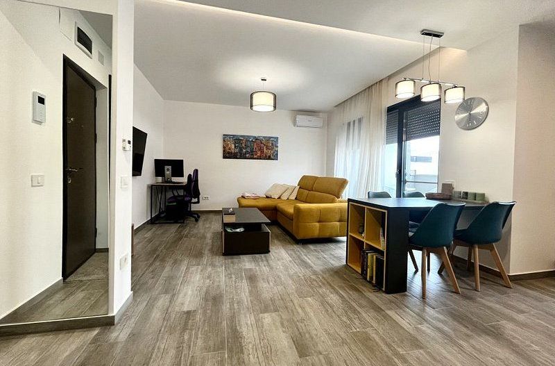 Apartament cu 2 camere primitor si modern echipat, zona Dumbrăvița - Kaufland - Poză 1
