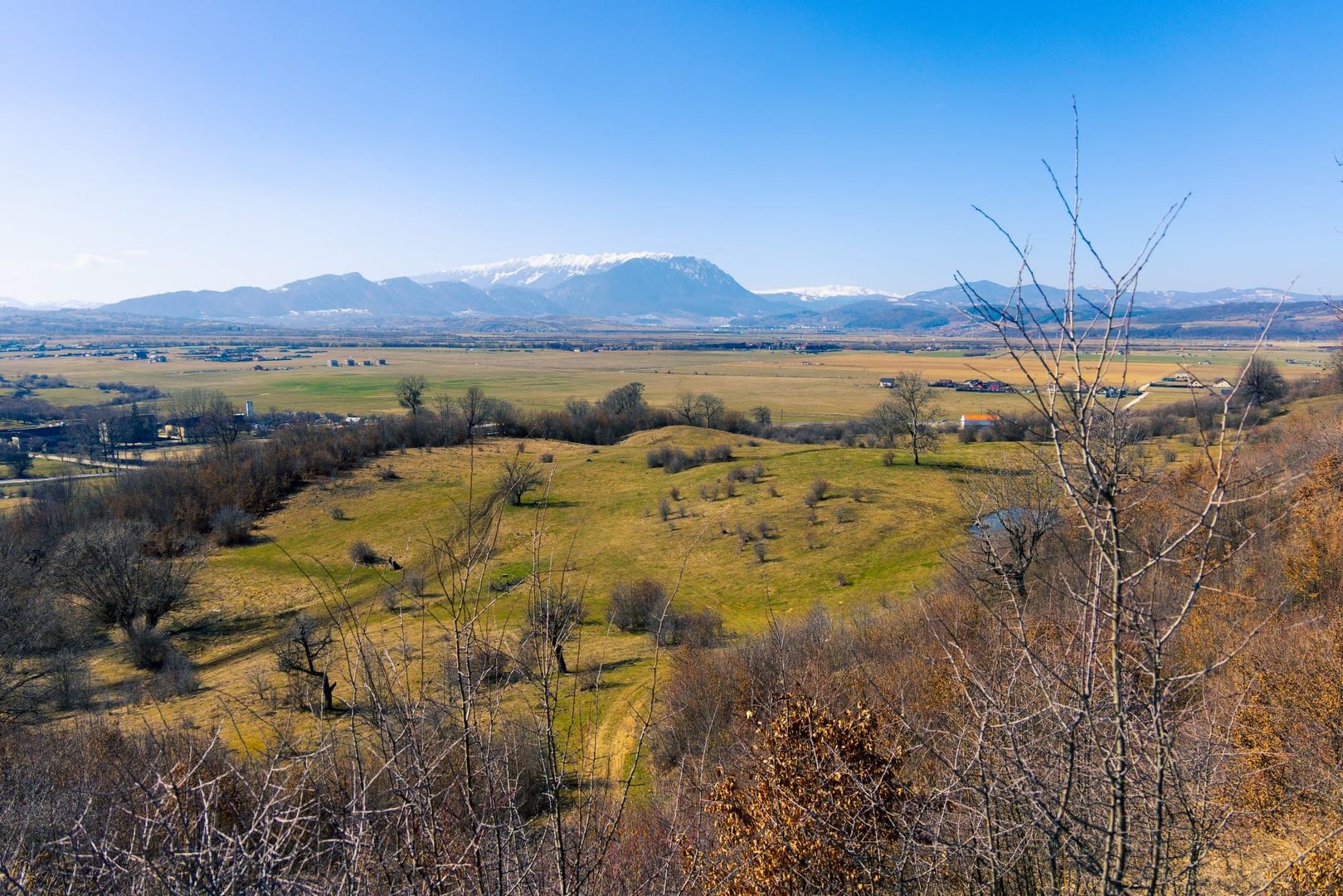 Teren 6 Hectare cu PUZ pentru Resort Turistic panorma Muntii Piatra Craiului - Poză 2