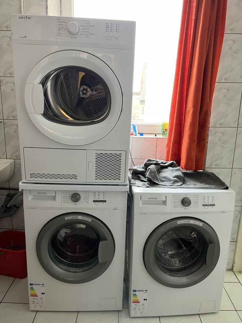 24 de locuri de cazare in 8 garsoniere si anexe pe un etaj intreg - Poză 9