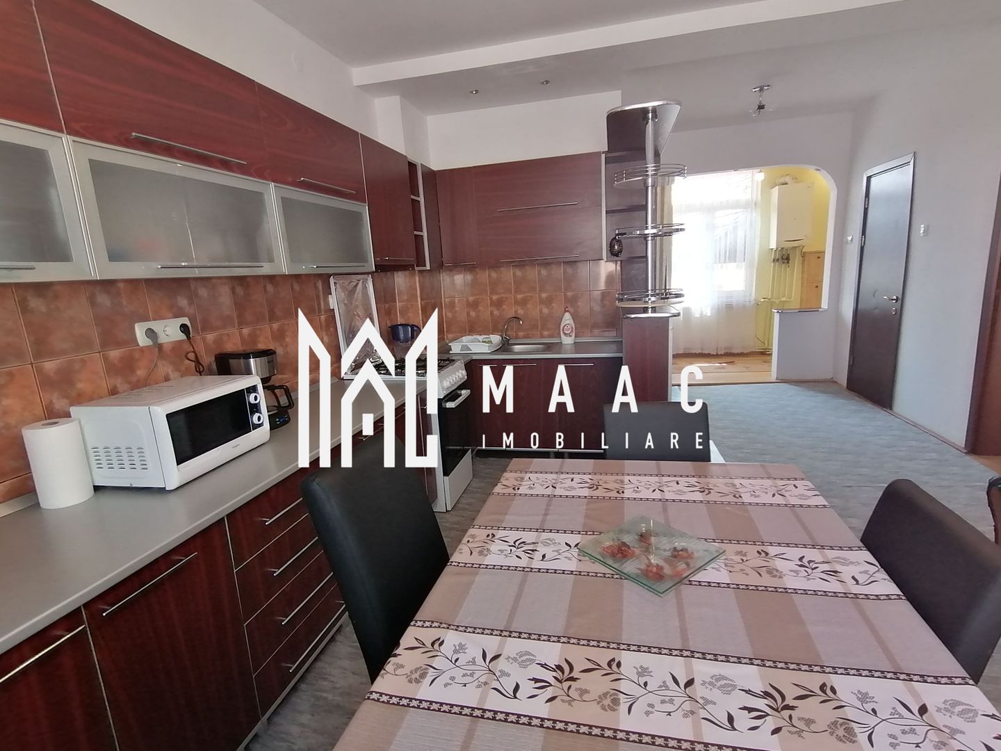 Apartament la casa-3 camere I Decomandat I Garaj I Piata Cibin - Poză 1