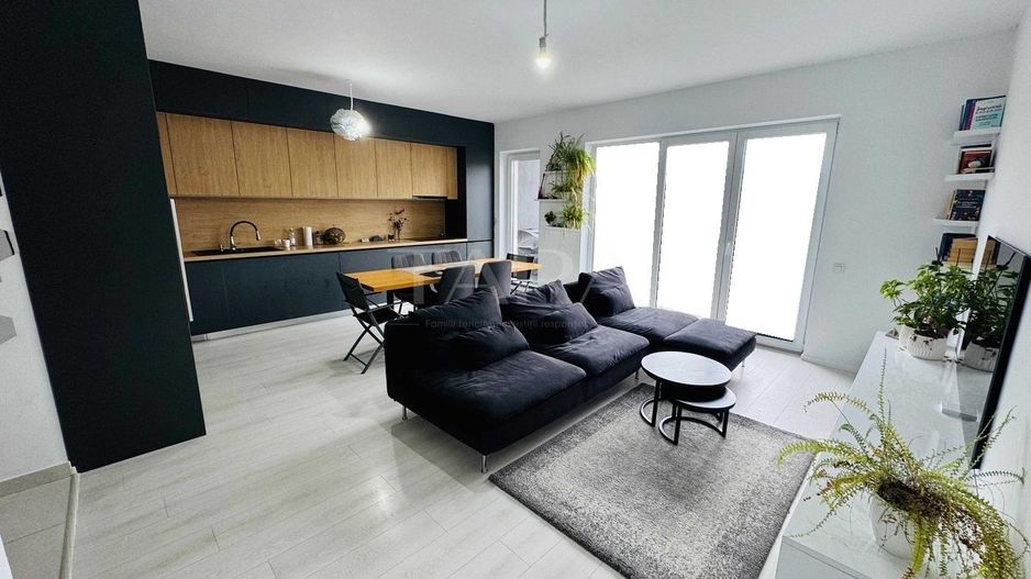 Apartament modern cu 4 camere, terasă panoramică de 38 mp. - Poză 1