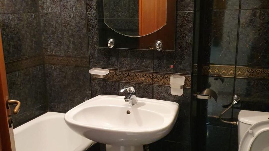 Aparament 5 camere etaj 1 zona Dambovita - Poză 12