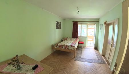 Casă 2 camere + teren 1700 mp - zona Platoul Cornești, str. Trebely
