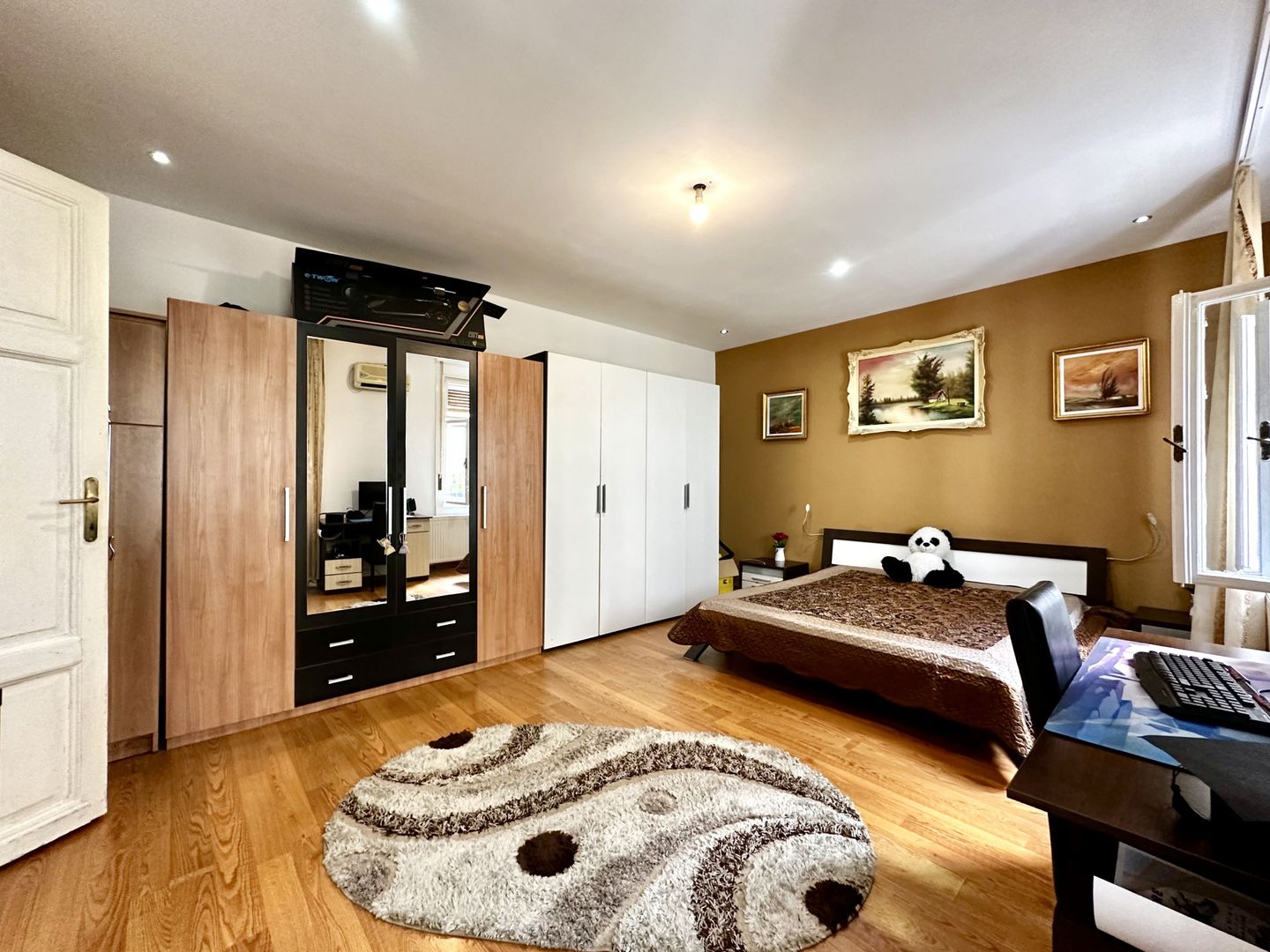 Apartament 4 camere,  cu vedere spre centrul vechi din Piața Unirii - Poză 4