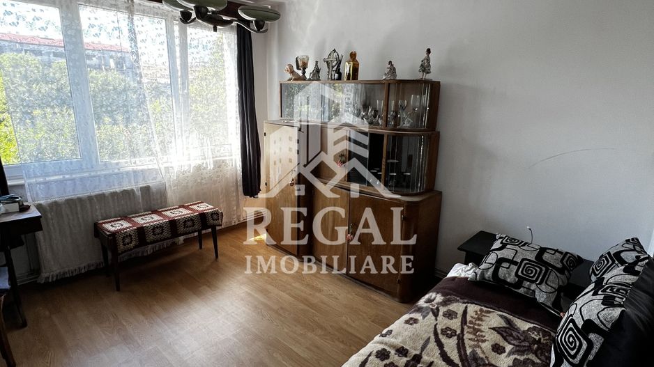 Apartament 2 camere, 43 mp, balcon mare, acoperiș, etaj 4/4 - Poză 1