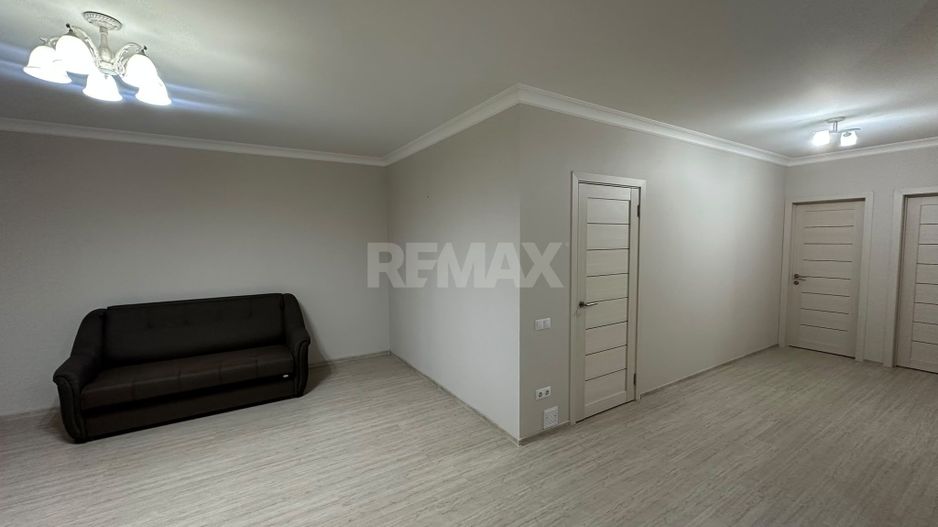 De vinzare Apartament 2 camere si balcon + living cu logie - Poză 21