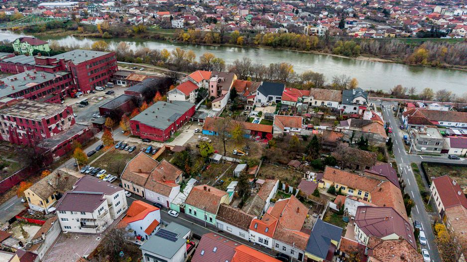 Căminul ideal pentru familia ta: casă cu teren, pe Malul Mureșului - Poză 2