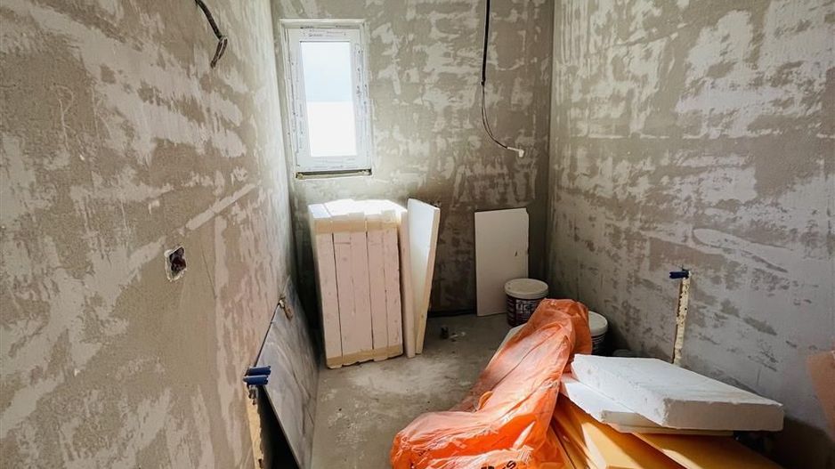 Casa P semifinisata ï¿½n comuna Paleu - Poză 13