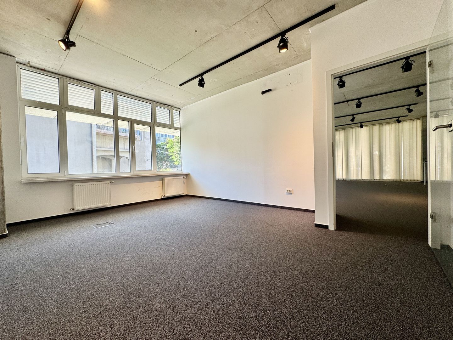 Clădire de birouri în zona Centrală - Poză 24